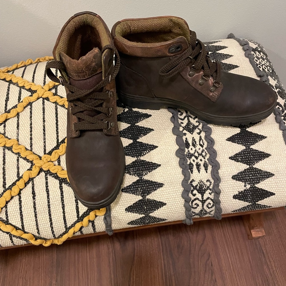 Womens brown Timberland boots (Note: these are not mens size 10)